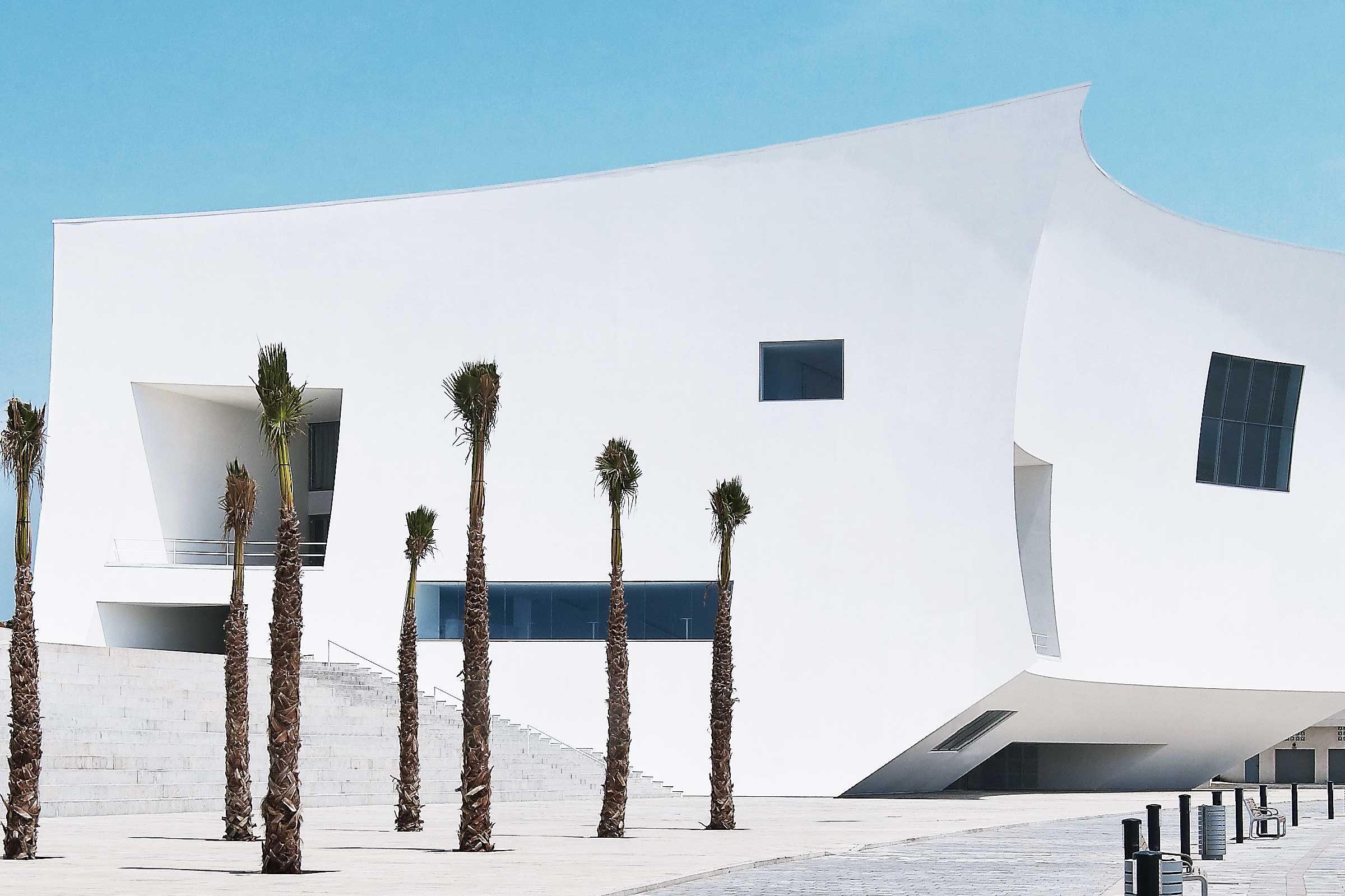 Facciata ventilata curva: facciata intonaca di una sala concerti in Spagna con StoVentec R.