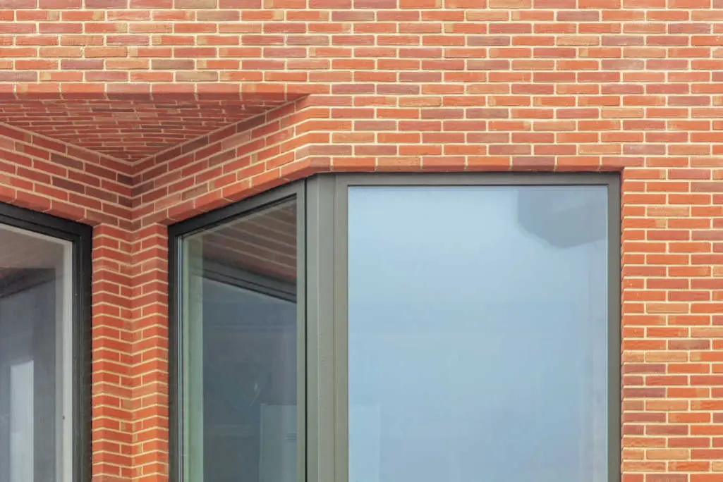 Vista di dettaglio di una facciata con rivestimento esterno mattoni flessibili elastolith
