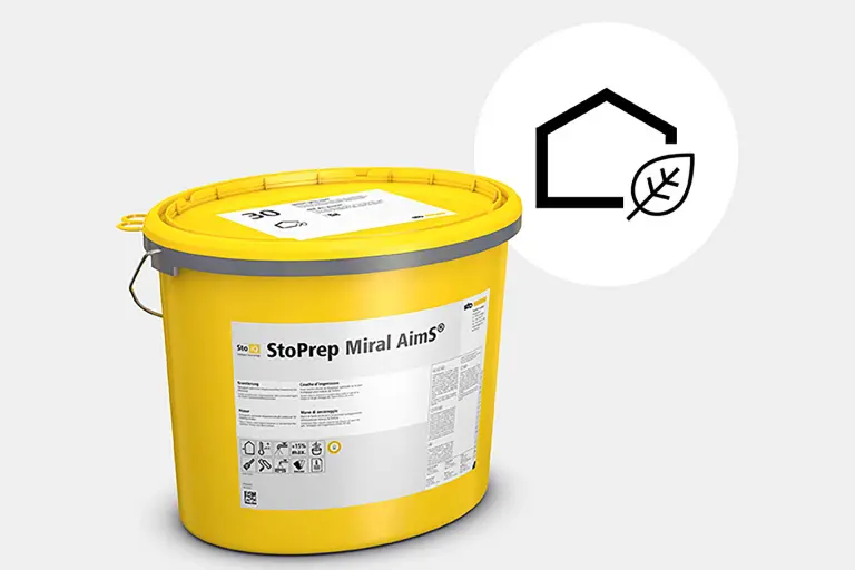 Unser nachhaltigstes WDVS, Grundierung Sto PrepMiral AimS® im gelben Sto-Eimer