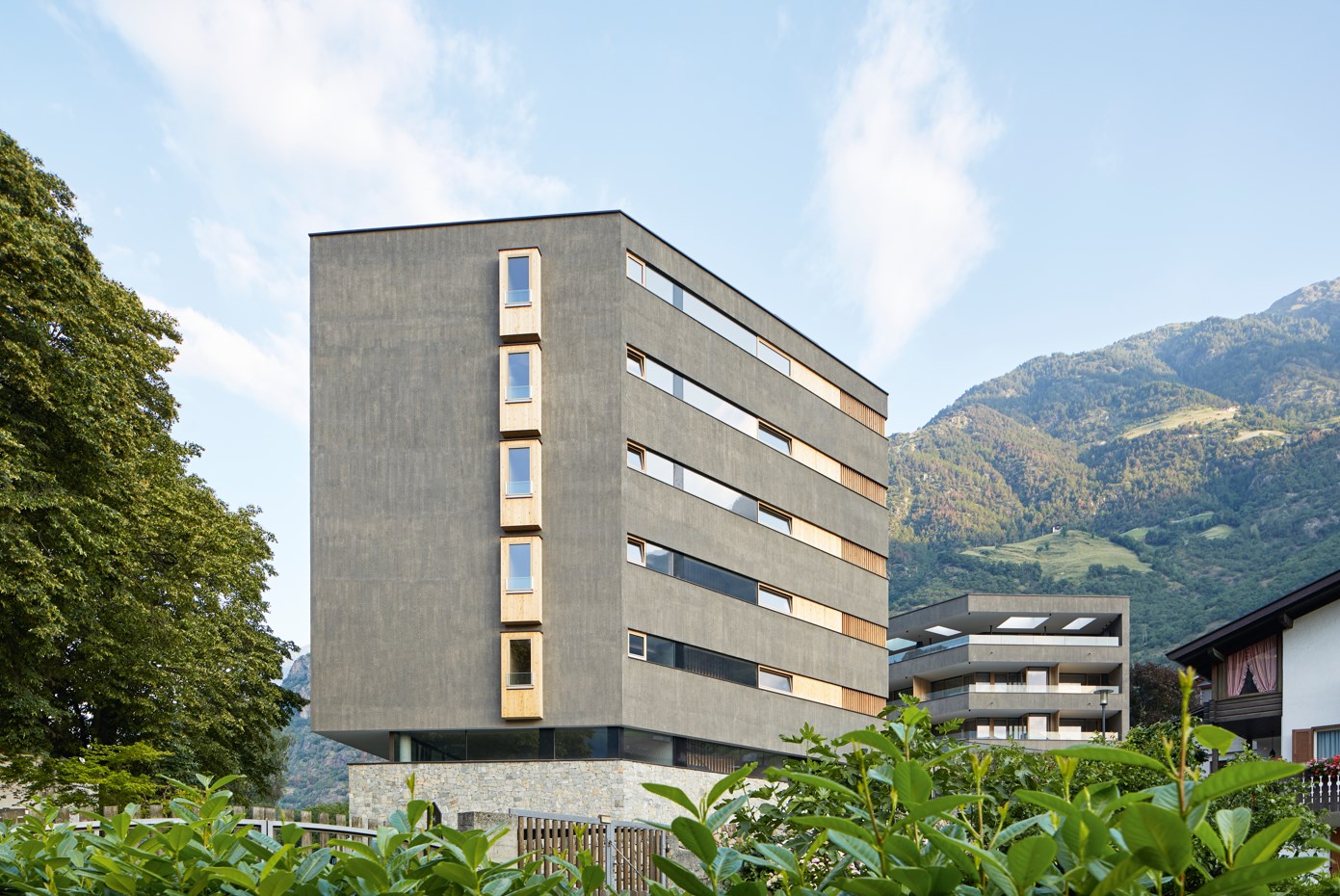 Per la progettazione albergo tanti sono i rivestimenti facciate esterne moderne. 